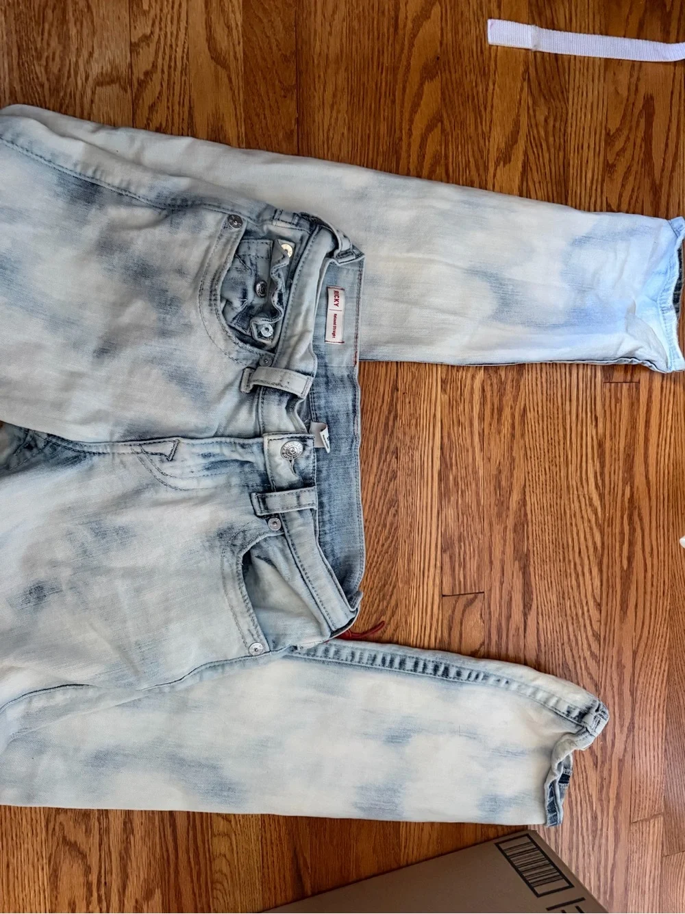 True Religion Light Wash Skinny Jeans with Signature Back Pockets - Picture 5 of 5